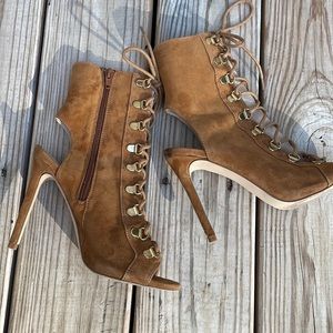 Steve Madden Kennee Cognac Lace up Booties Size  7.5
